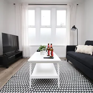 Large 5 Bedroom House - Harlequin Gardens By Ty Sa Guest house